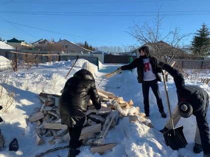 Молодогвардейцы Уфимского района оказали помощь семье мобилизованного