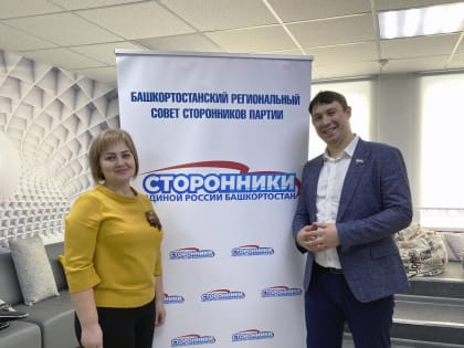 Центральная библиотека села Караидель получила подарок от Якова Кугубаева