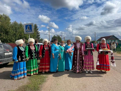 В Староаккулаевском сельском клубе в рамках Года педагога и наставника  прошел  вечер встречи с ветеранами педагогического труда.