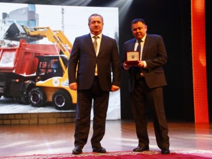 Алан Марзаев вручил награды сотрудникам ЖКХ