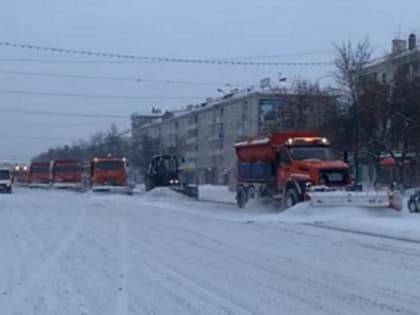В Советском районе продолжается борьба со снегом