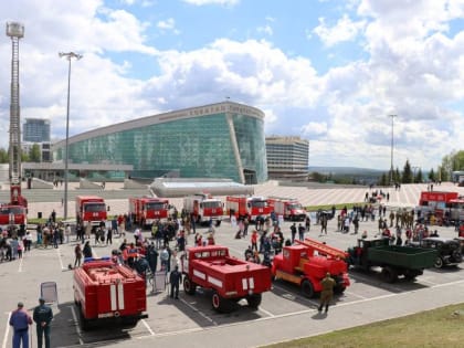 Уфимские огнеборцы организовали для горожан культурно-досуговое мероприятие, посвященное Дню Победы