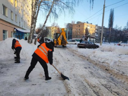 В Демском районе прошел снежный субботник