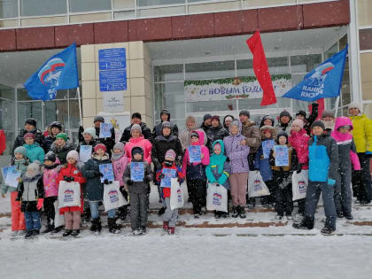 Члены и сторонники партии «Единая Россия» приняли участие в муниципальном этапе Республиканского фестиваля «Новогодние семейные игры – 2023»