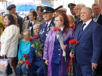 В Уфе открыли памятник легендарному герою-разведчику Даяну Мурзину