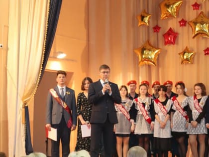 Министр спорта Республики Башкортостан Р.Т. Хабибов поздравил выпускников школы № 157 с праздником Последнего звонка