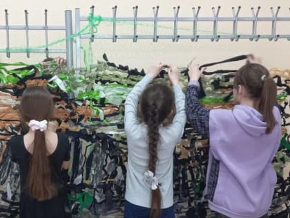 В Буздякском районе плетут маскировочные сети для участников специальной военной операции