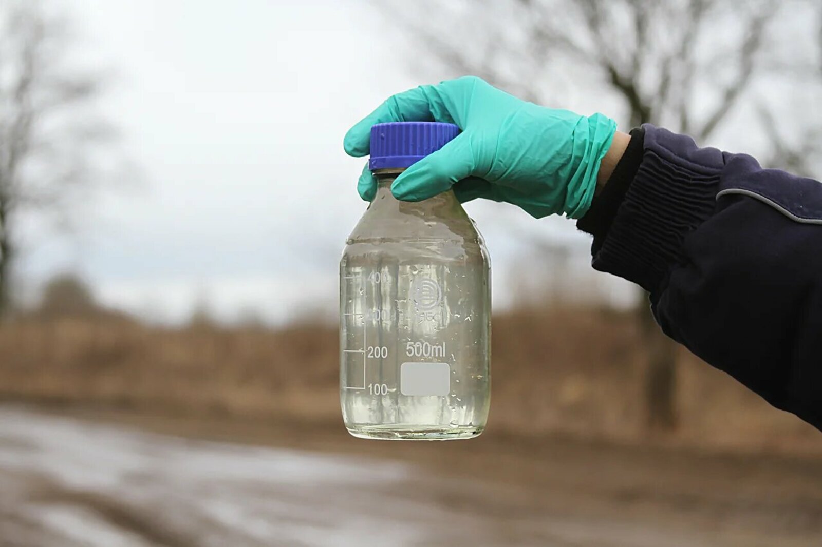 Взятие пробы воды. Отбор проб воды. Взятие проб воды. Забор проб воды. Отбор проб питьевой воды.