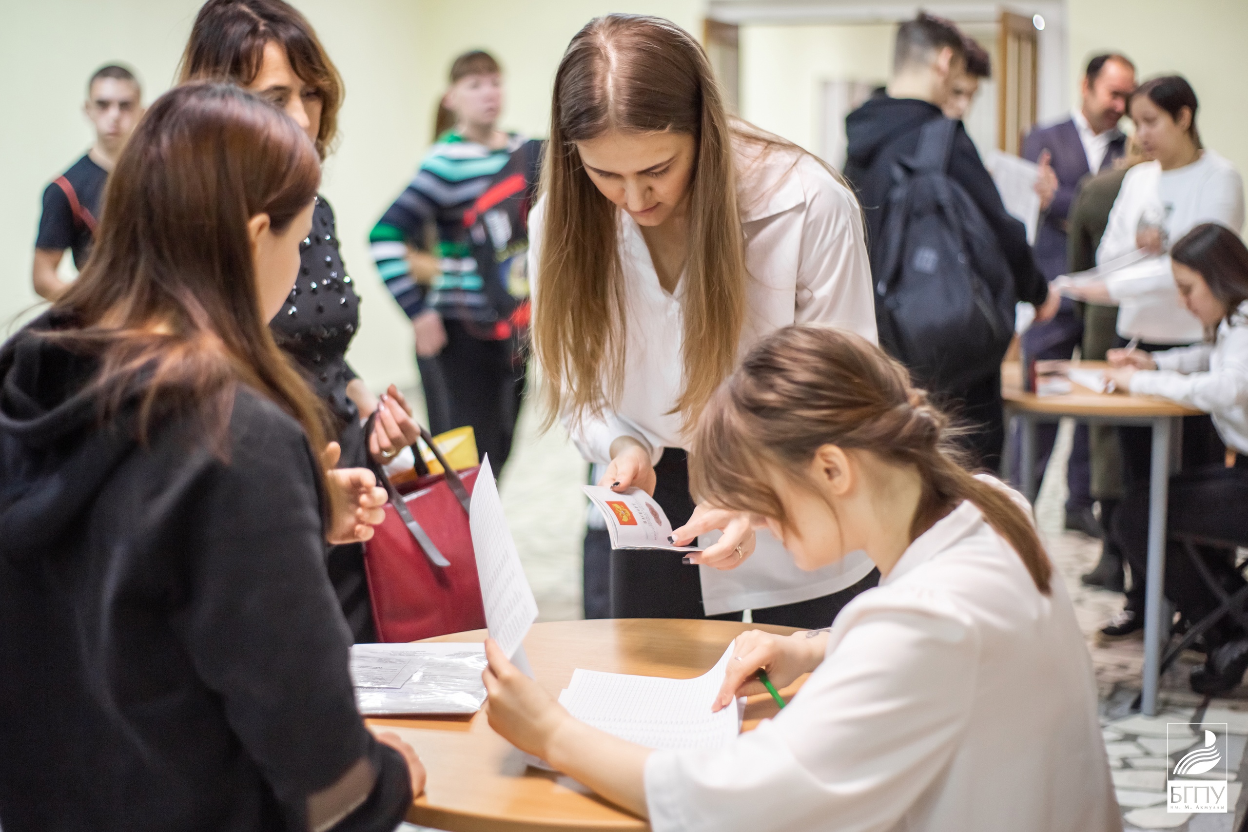 Бгпу открытые двери. Фото девушки окончание физика институт.