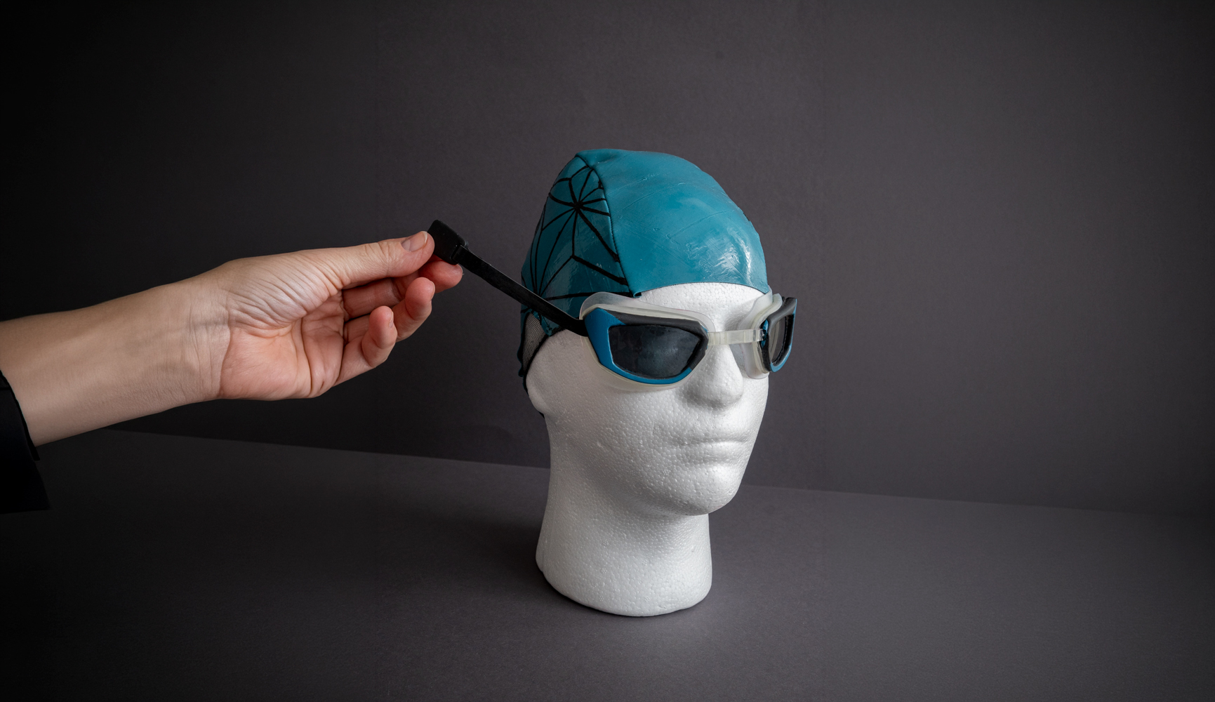 removing googles from cap