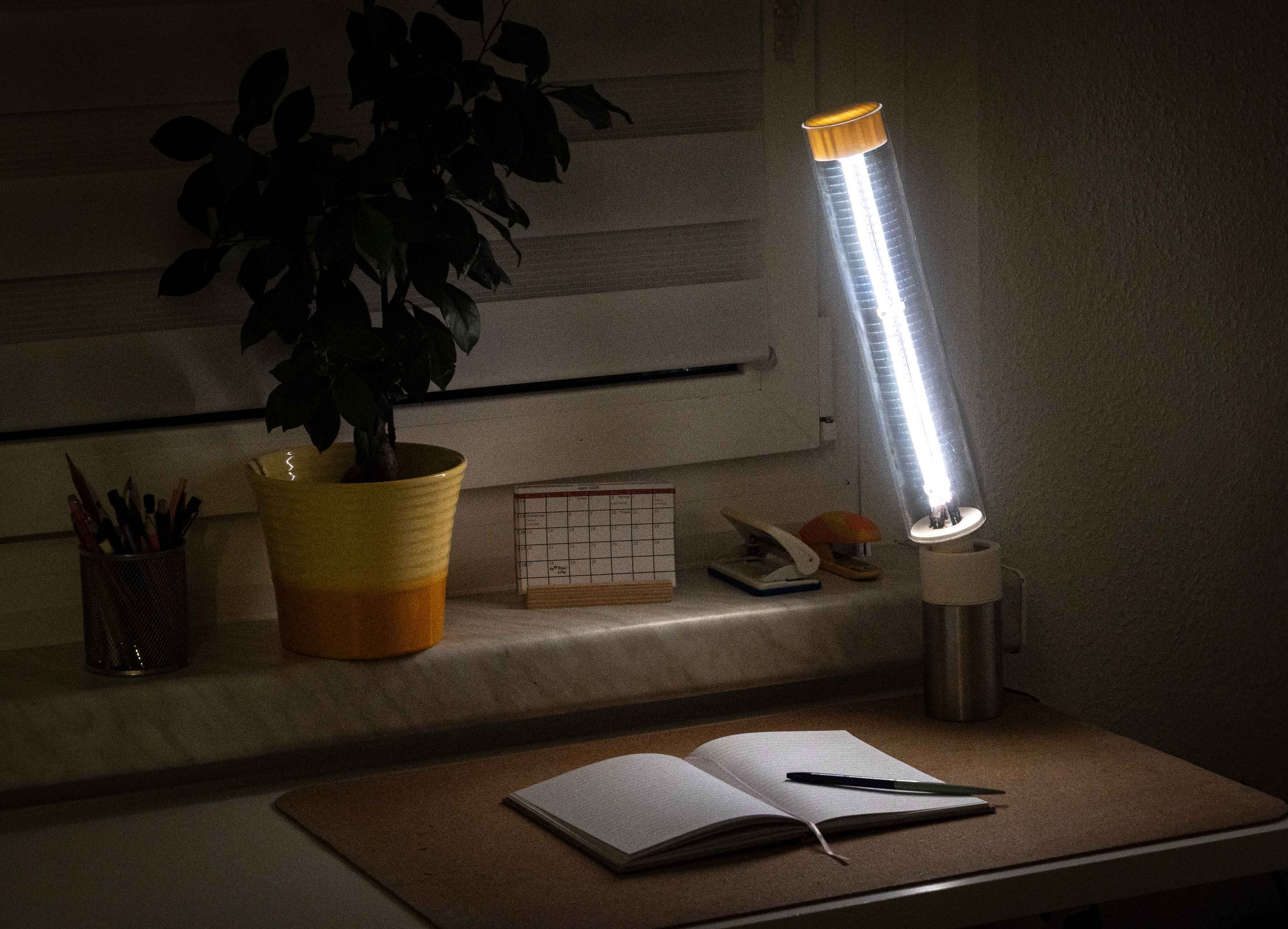 TILT desk lamp use case