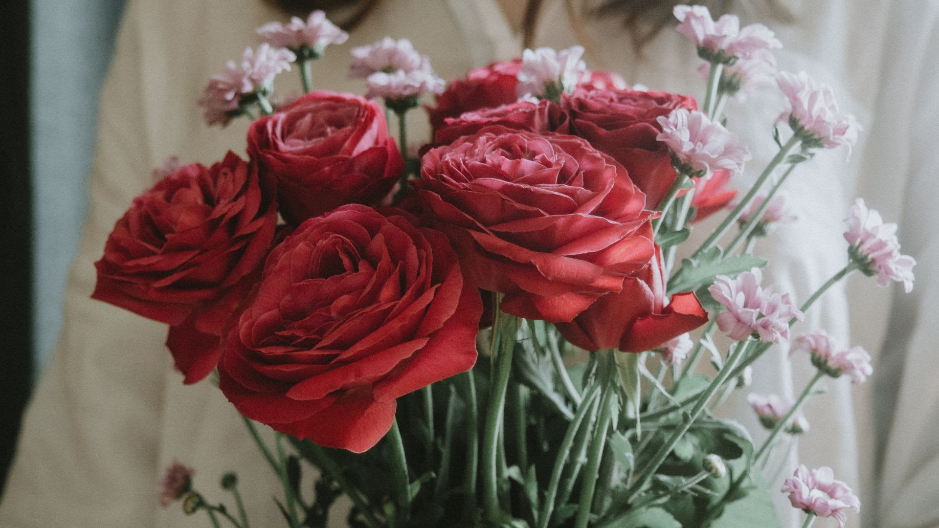 Valentine's Day flowers and roses for her