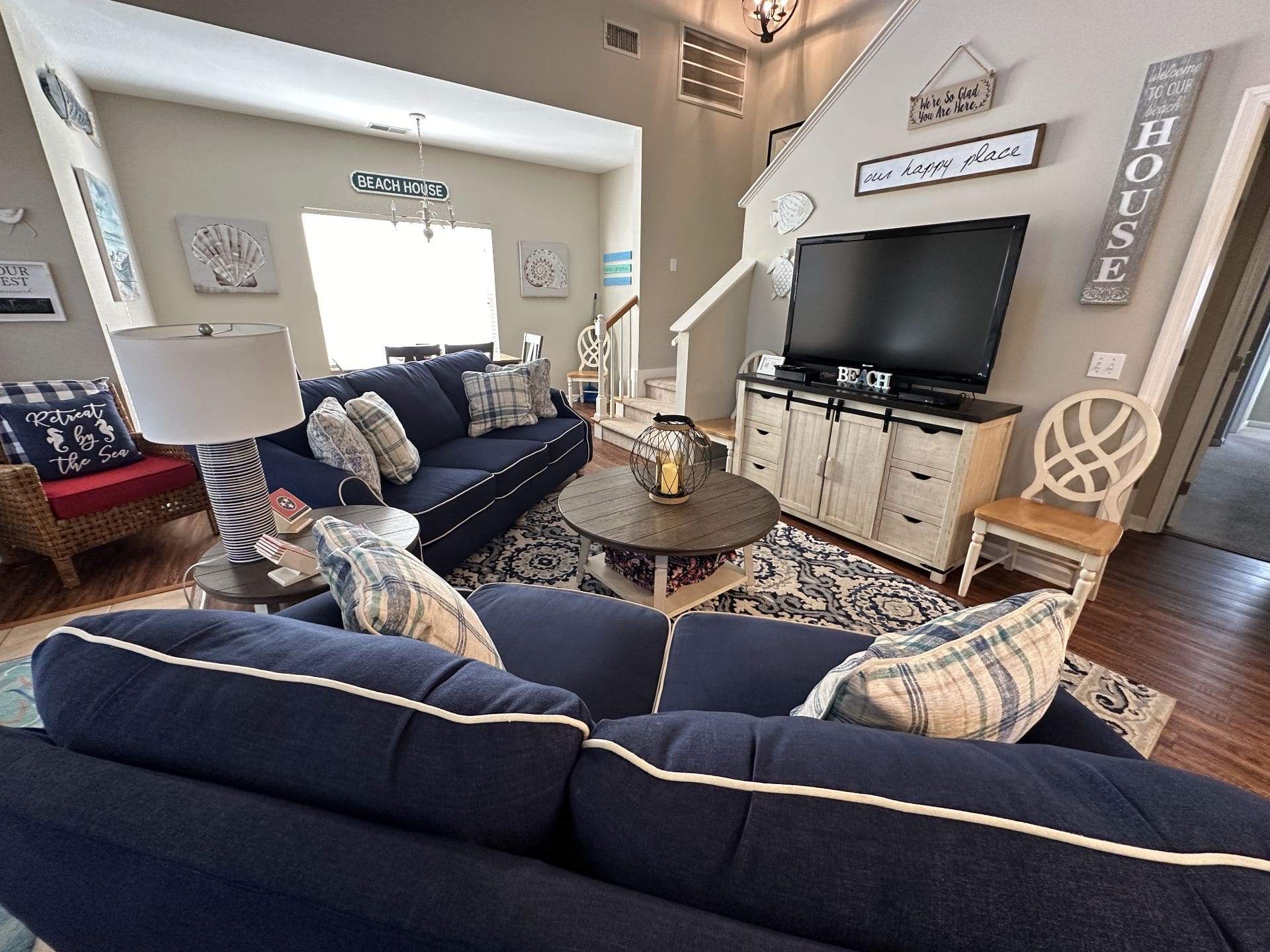 Open-concept living area in this Fripp Island vacation rental