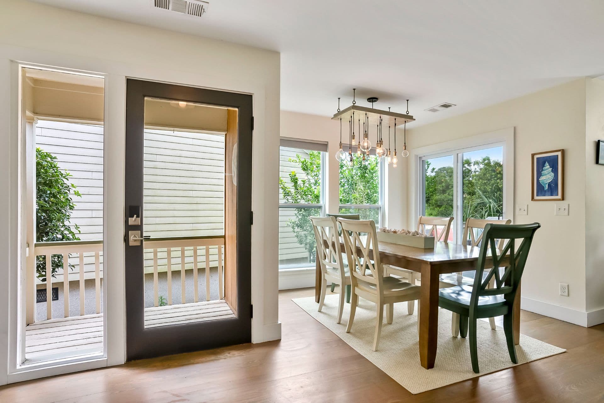 Entryway and dining room 