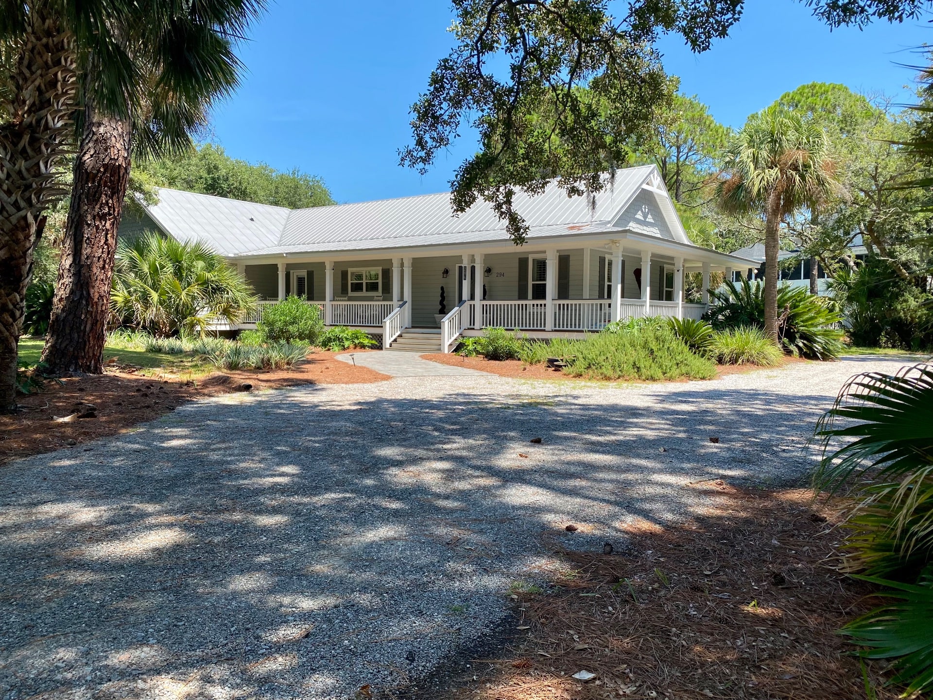 Large circular driveway up to this island vacation home