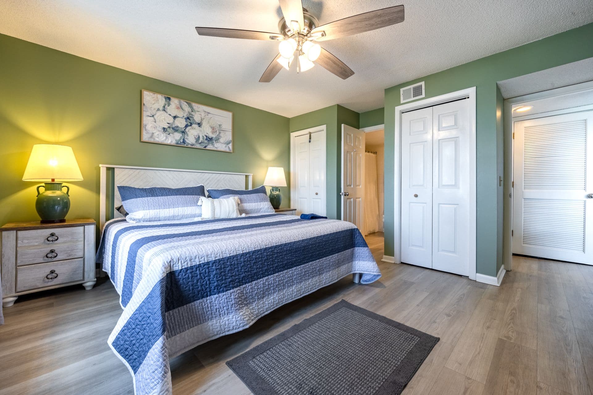 Primary Suite - King, en suite bath