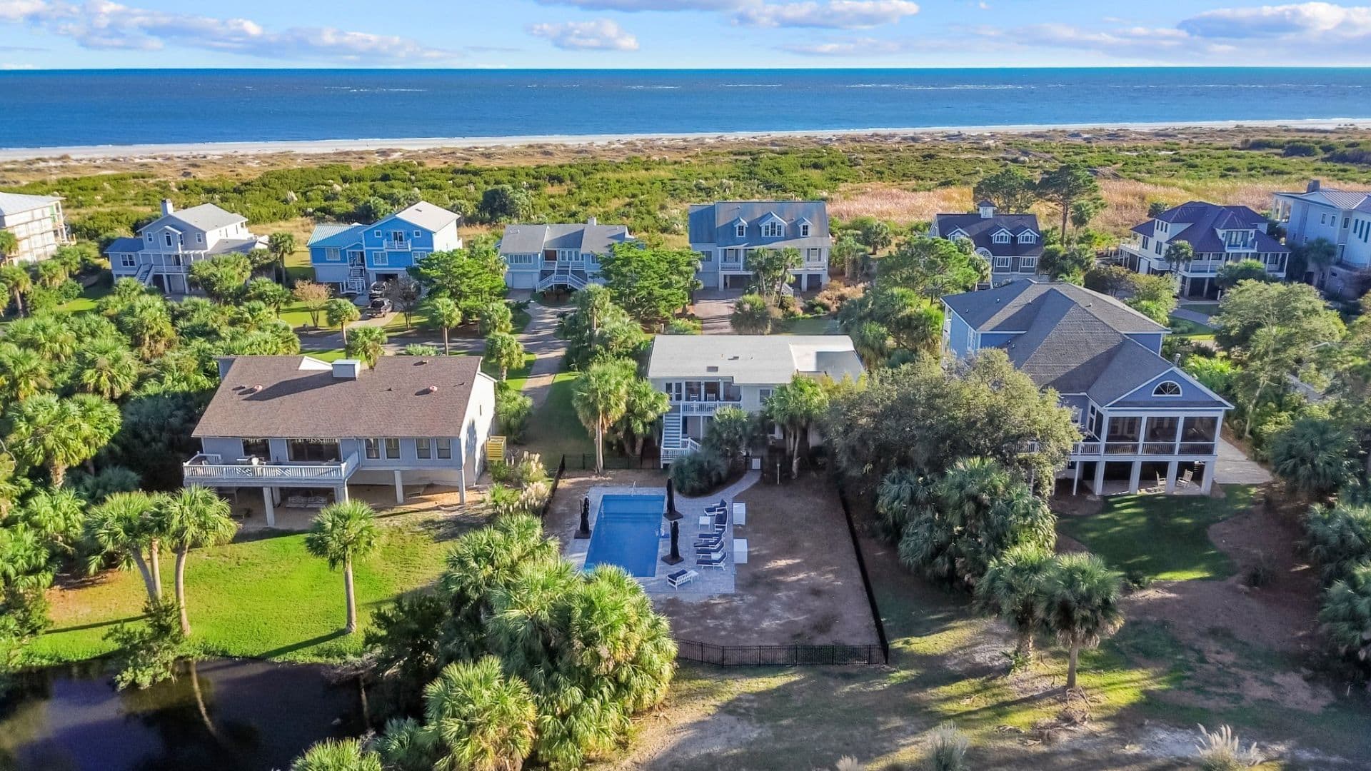 3 Min Walk to Beach - 2nd row Pool Home