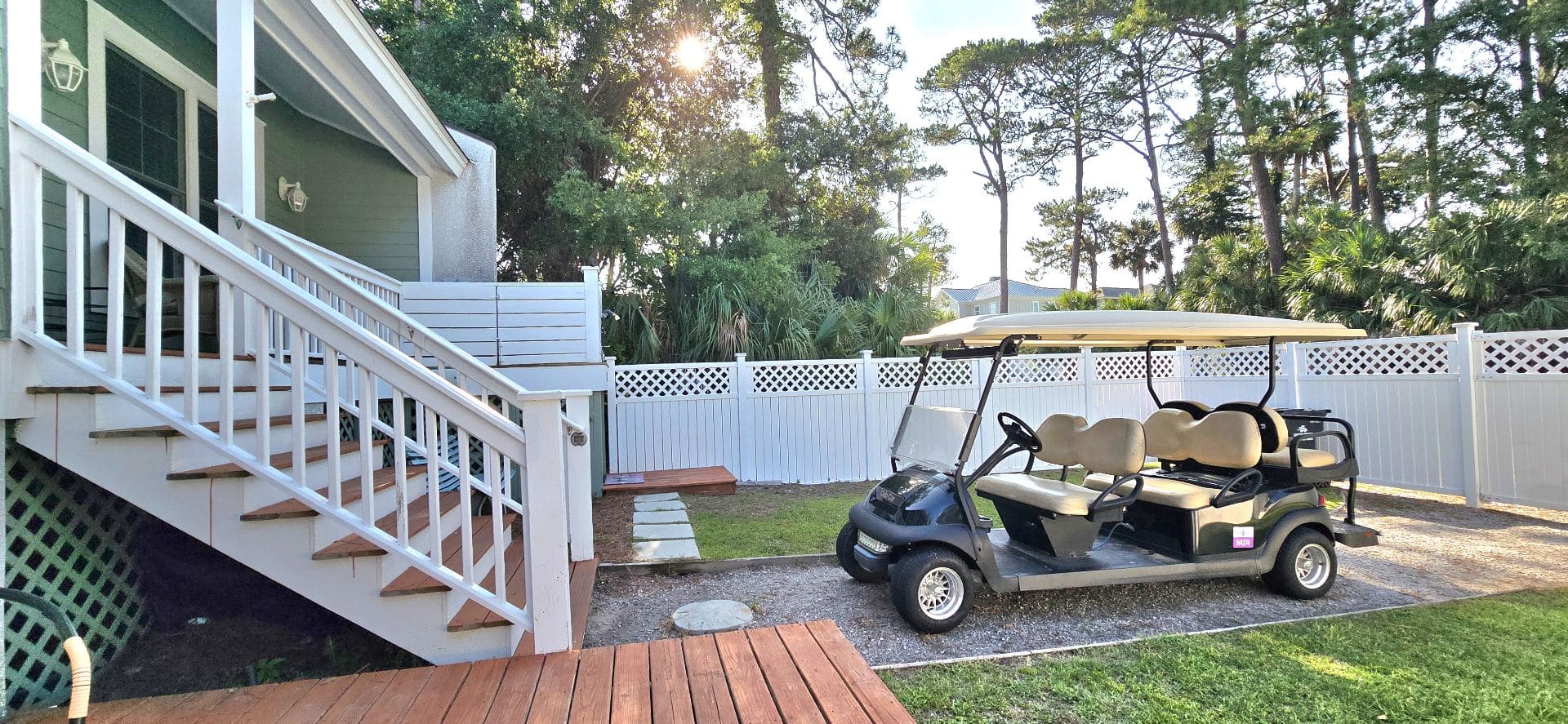 Quiet street.2 minutes to beach, marina & Cabana club. 1 minute to Davis Love park