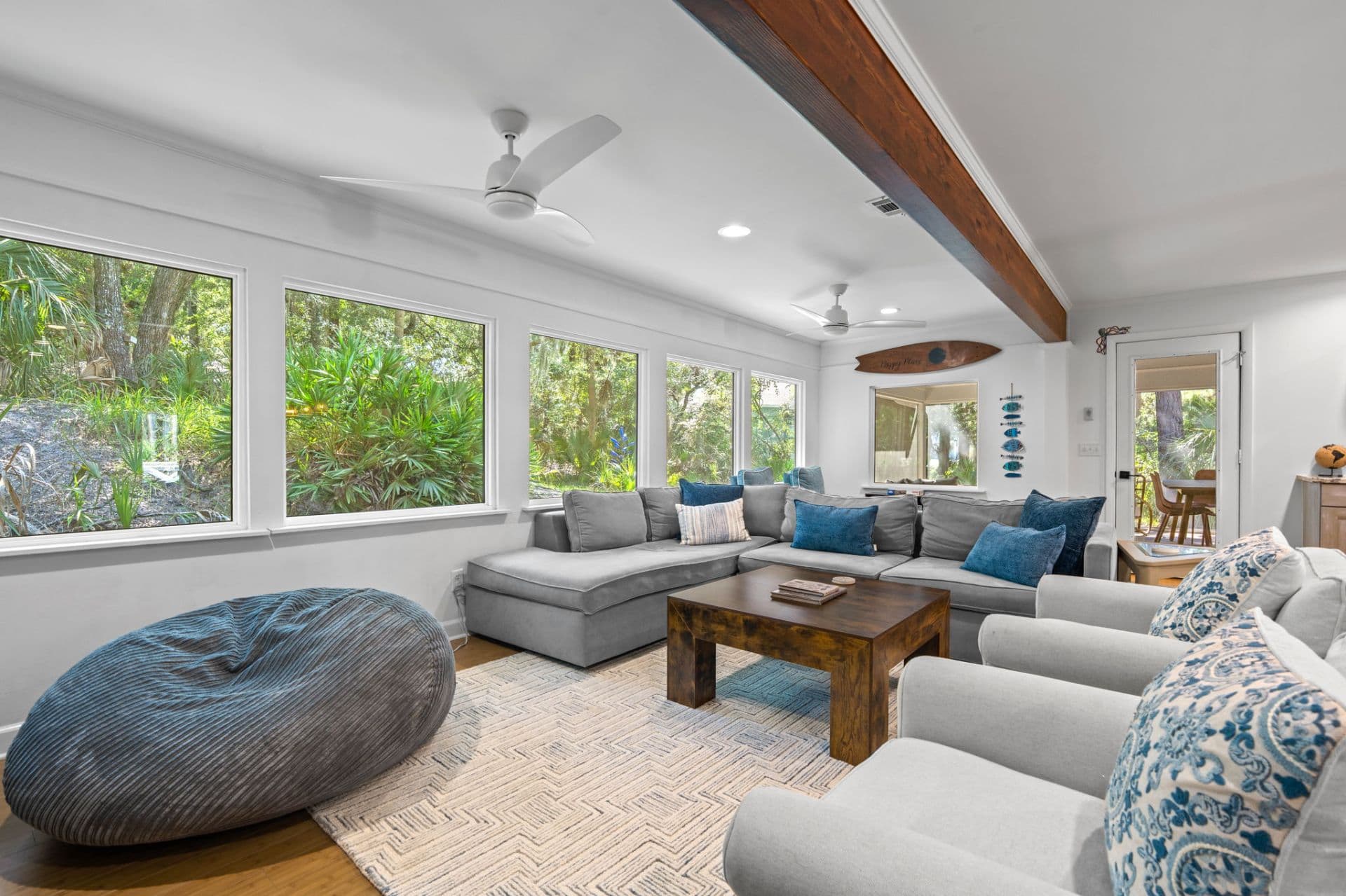 Roomy Living Room for relaxing in the Lowcountry