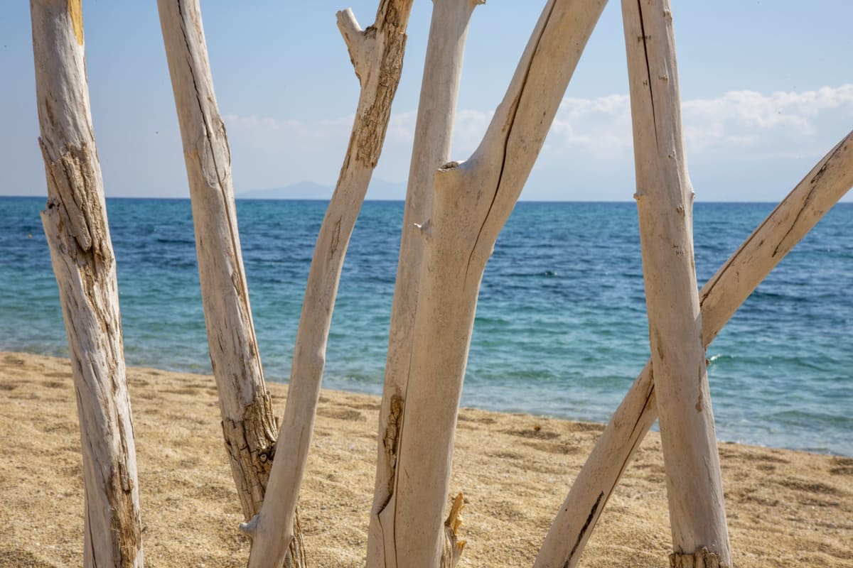 Ανακαλύψτε την εμπειρία Η Παραλια Σαρακινα: Μια οαση Ηρεμιας με Κρυστάλλινα Νερα στον προορισμό Ελλαδα Μακεδονία Καβάλα - Εικόνα 1