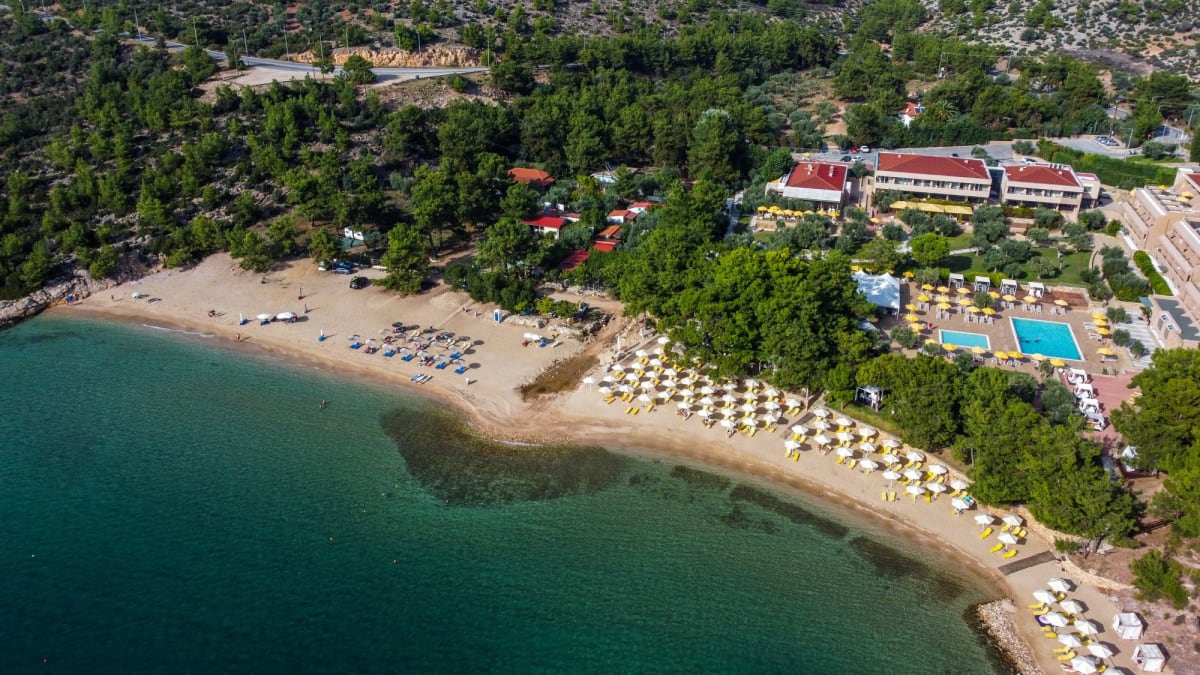Ανακαλύψτε την εμπειρία ΠΑΡΑΛΙΑ ΡΟΣΣΟΓΚΡΕΜΟΣ: Ο ΟΡΜΟΣ ΜΕ ΤΟΝ ΚΟΚΚΙΝΟ ΒΡΑΧΟ στον προορισμό Ελλάδα Μακεδονία Θάσος - Εικόνα 1