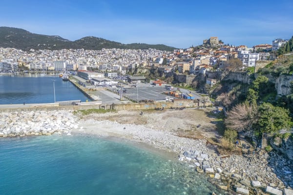 Atmosphere of Παραλια Ελικοδρομιου: Η Κρυφη οαση κατω απο την Παναγια της Καβαλας in Ελλάδα Μακεδονία Καβάλα