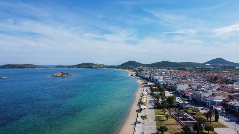 Στιγμιότυπο από Η Παραλια της Νεας Περαμου: Κοσμοπολιτικη Ατμοσφαιρα στην Καρδια της Πολης