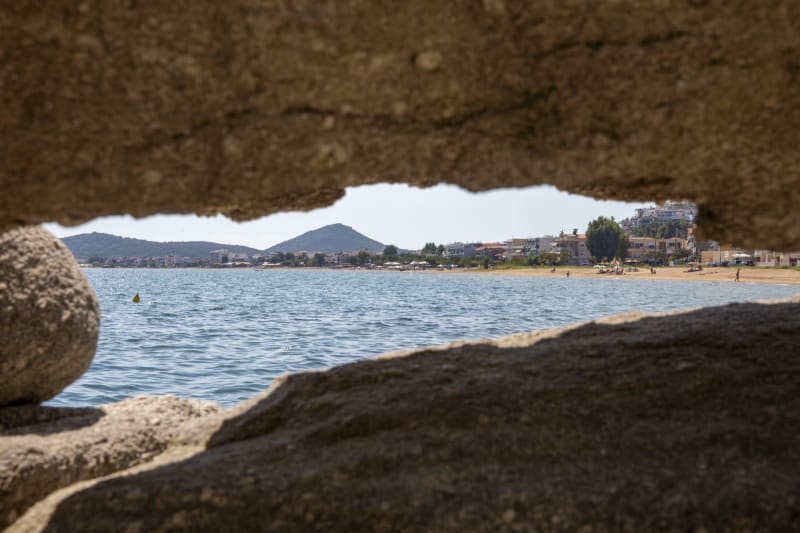 Στιγμιότυπο από Η Παραλια της Νεας Περαμου: Κοσμοπολιτικη Ατμοσφαιρα στην Καρδια της Πολης