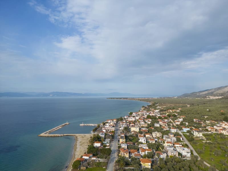 Στιγμιότυπο από ΣΚΑΛΑ ΚΑΛΛΙΡΑΧΗΣ: ΑΥΘΕΝΤΙΚΗ ΝΗΣΙΩΤΙΚΗ ΠΑΡΑΔΟΣΗ ΚΑΙ ΜΑΓΕΥΤΙΚΟ ΗΛΙΟΒΑΣΙΛΕΜΑ