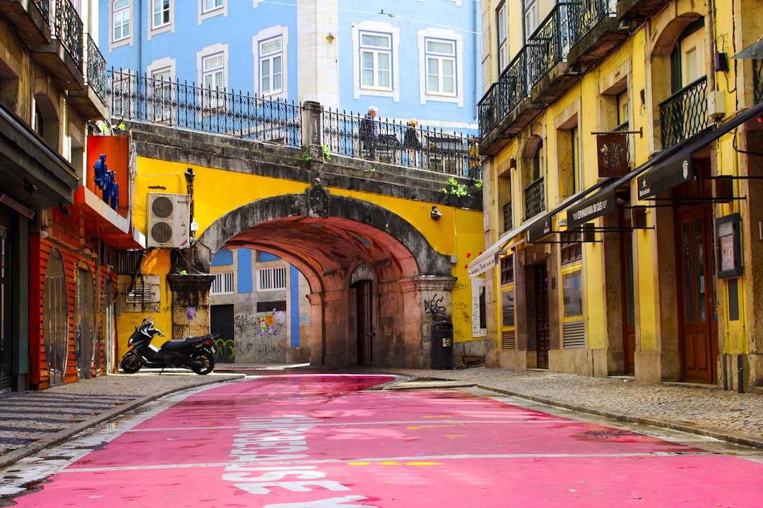 Designing Lisbon Group Itineraries by Neighbourhood: A B2B Operator's Guide