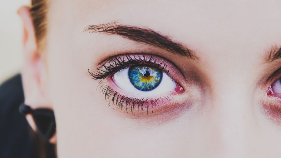 Woman with green eyes and normal eyelids