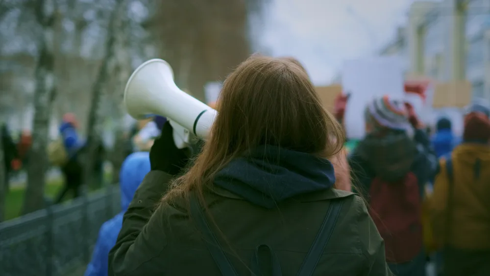 woman advocating for the legalization of kratom