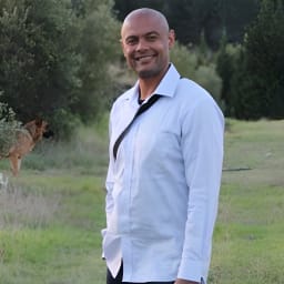 Damian Smith