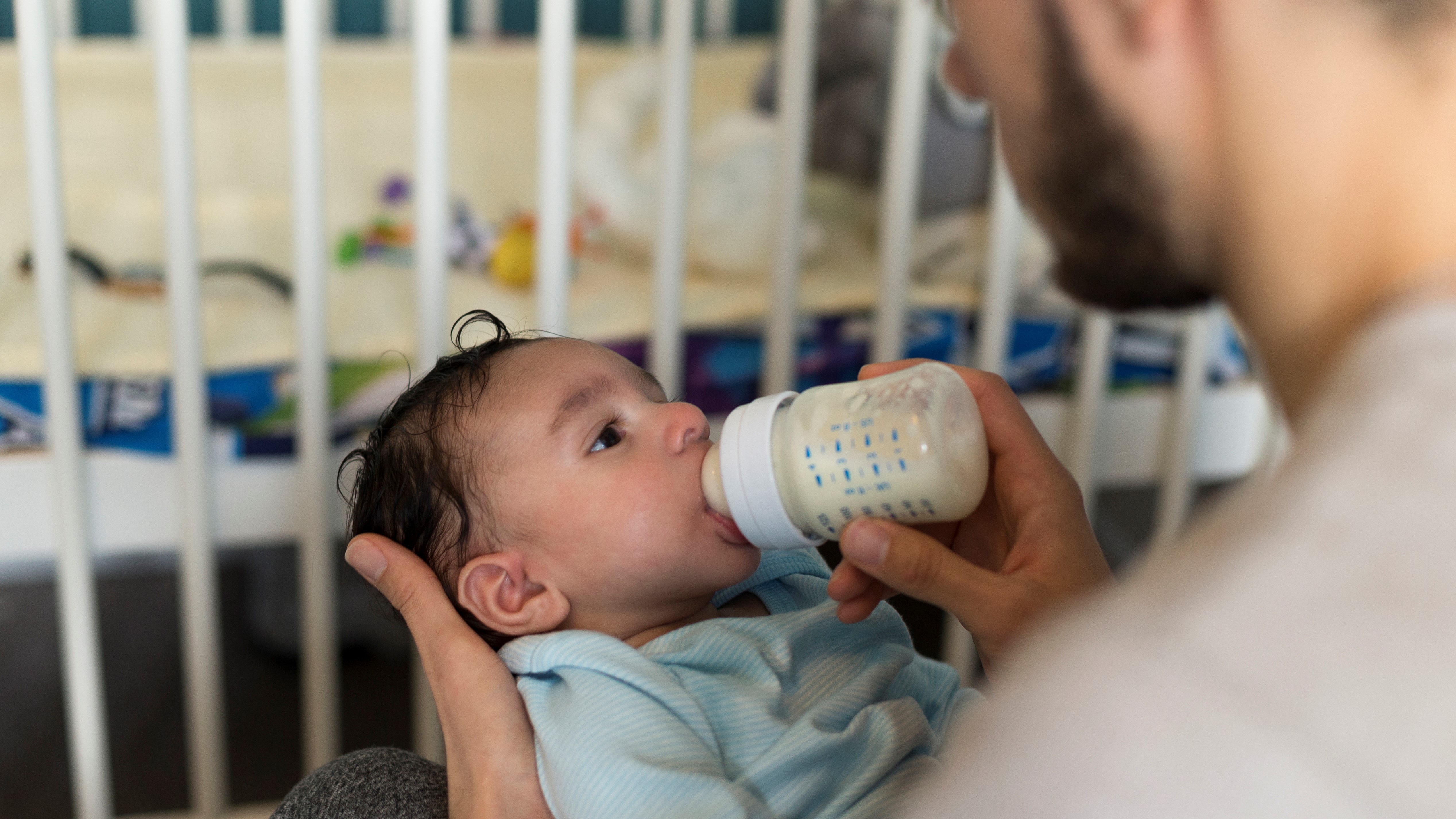 La leche de fórmula proporciona los nutrientes esenciales para mi bebé?