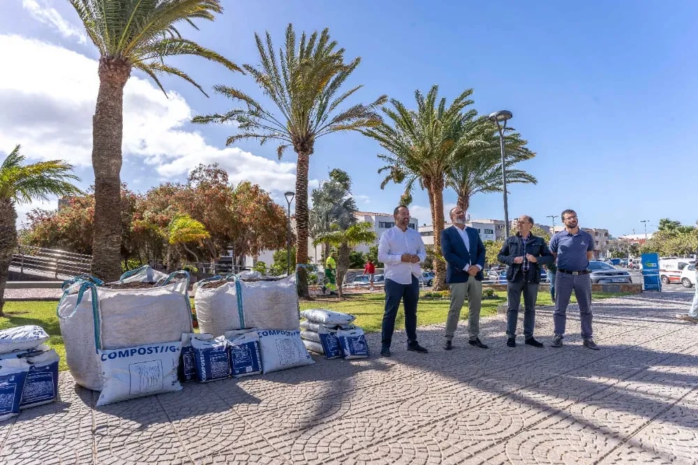 Portada de la noticia: Ayagaures Medioambiente entrega 1.500 kilos de Compost G+ para los jardines de Santa Lucía de Tirajana