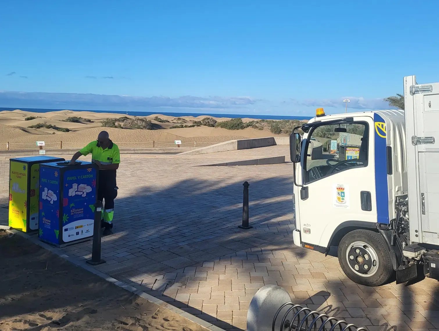 Portada de la noticia: Ayagaures Medioambiente contribuye al Plan de Sostenibilidad Turística Impulsa Maspalomas con soluciones para la recogida selectiva