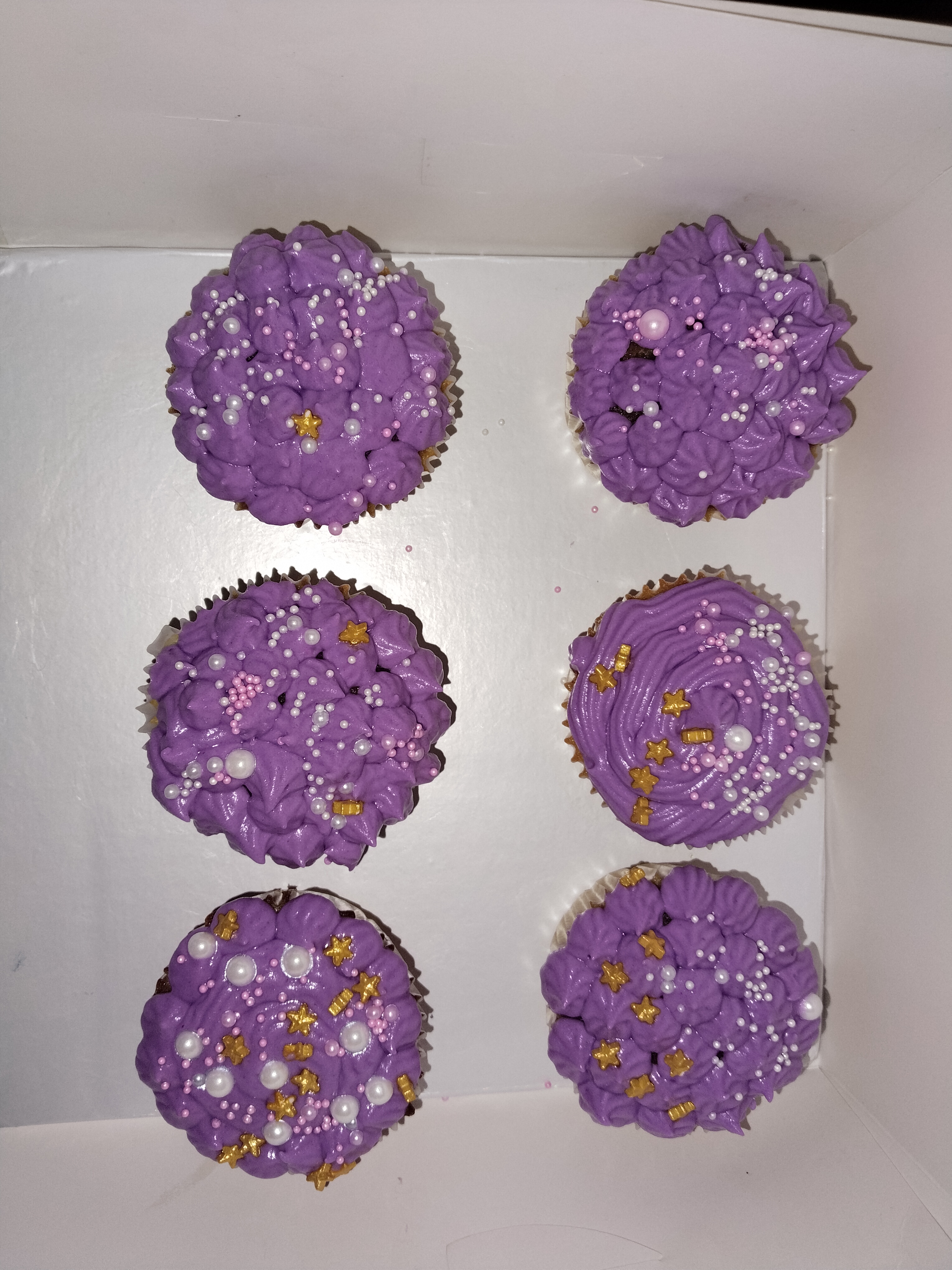 Cupcakes, 1 kg cakes, bento cakes and cookies and cinnamon rolls