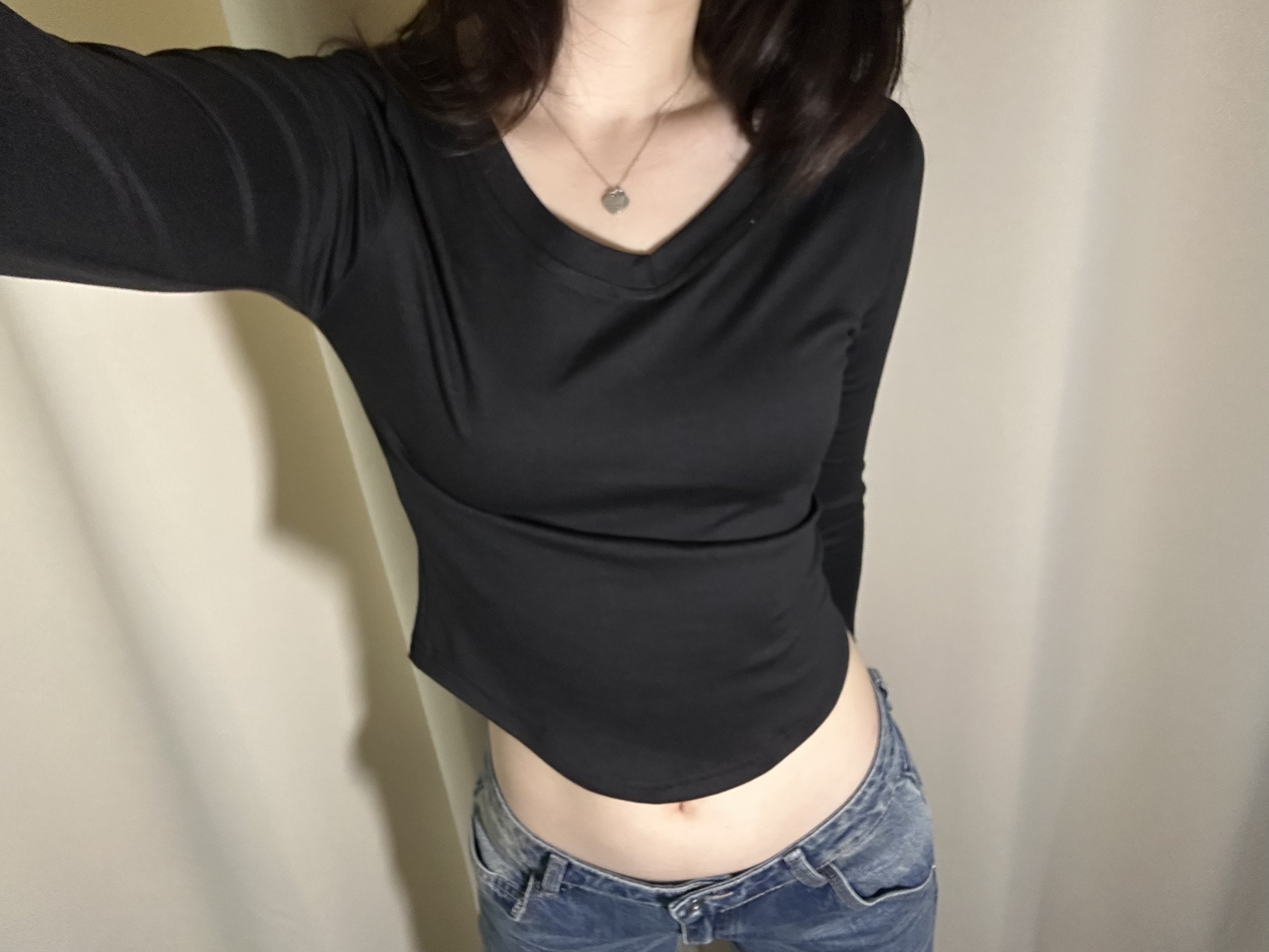 쫀쫀 여리여리 스킴스핏 슬림 기본 브이넥 긴팔 티셔츠 (2color 흰색 검은색)