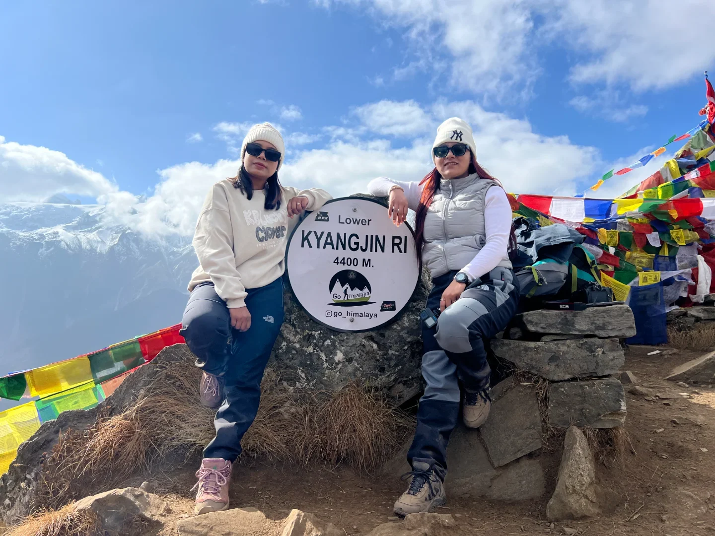 trekkers at kyanjin ri peak 4400m