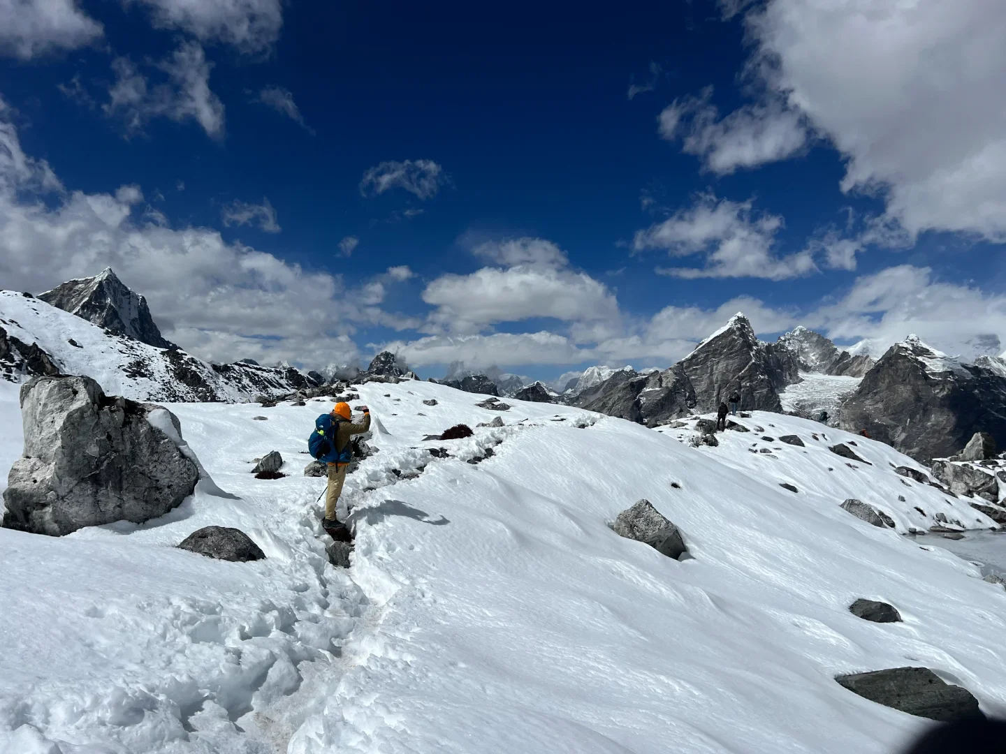 snowy trail to Mount Everest