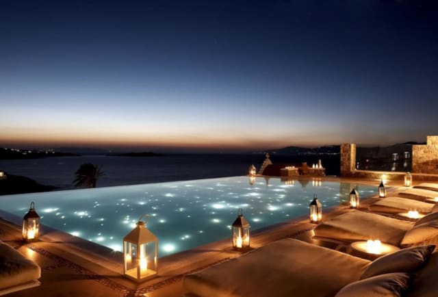 Photo of Bill & Coo Suites and Lounge