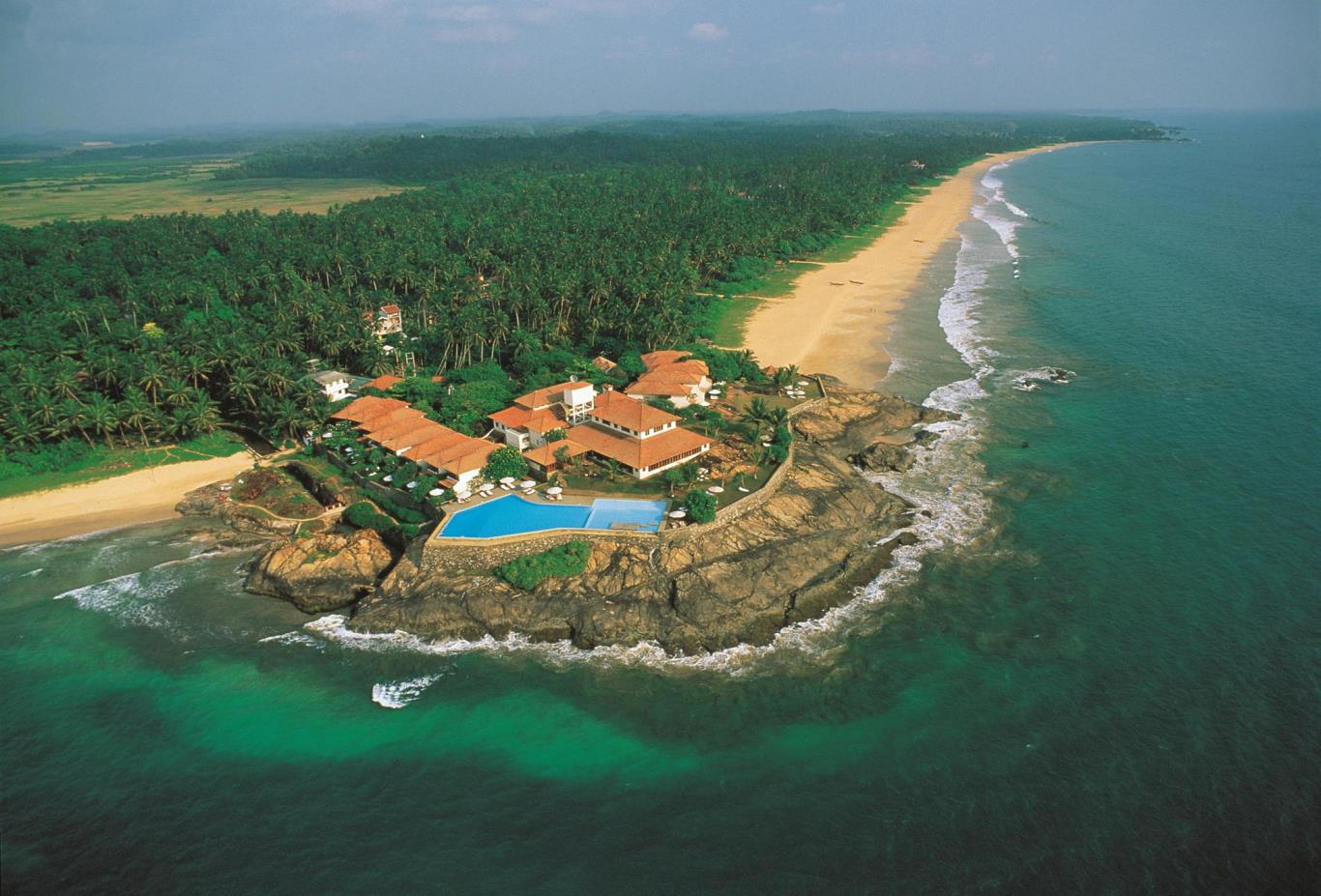 Photo of Saman Villas Hotel