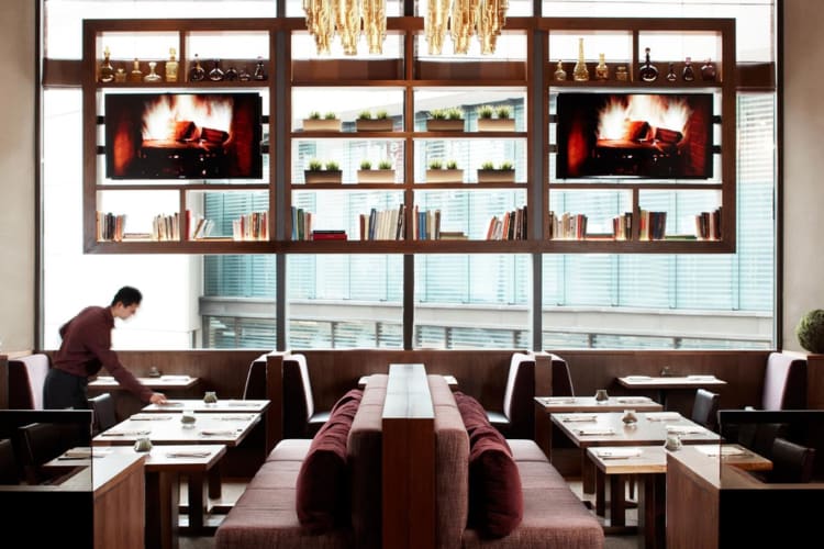One UP Restaurant & Lounge