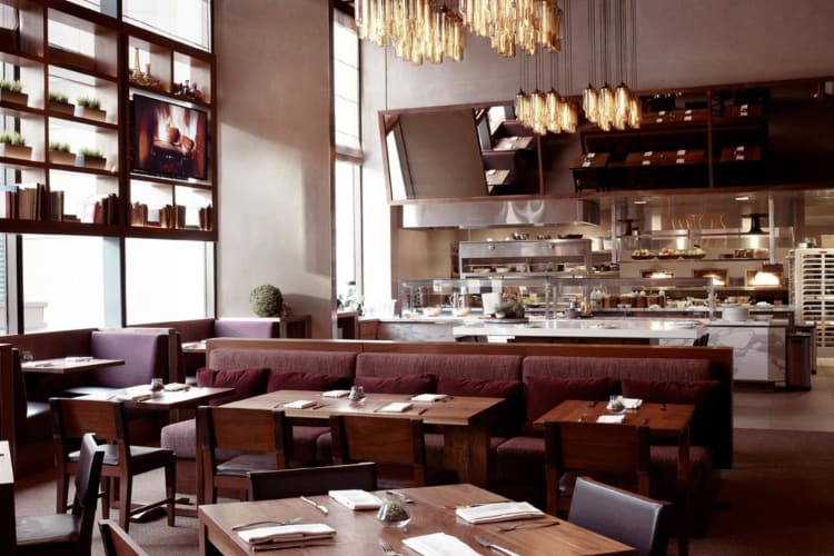 One UP Restaurant & Lounge