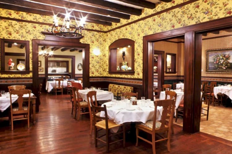 Mama Della's Restaurant