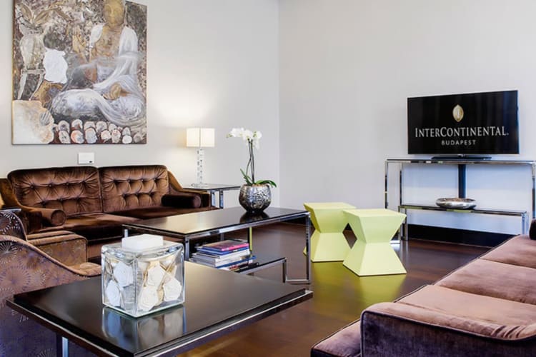 Club Lounge