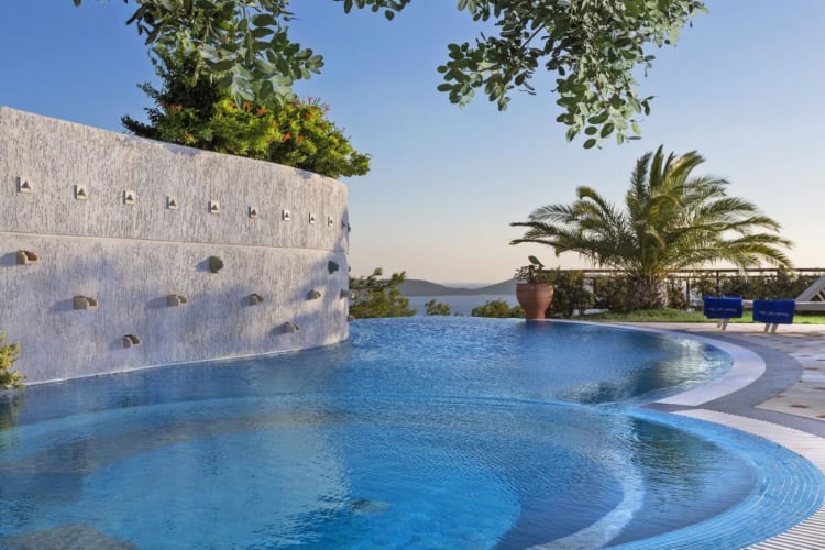 Villa Pool