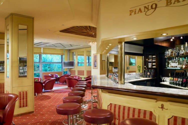 Piano Bar