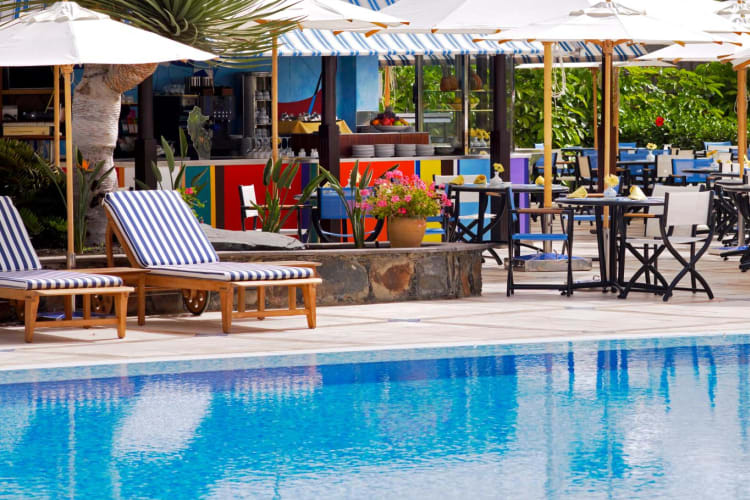 Pool Bar