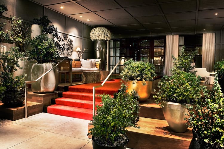 Lobby-Entrance